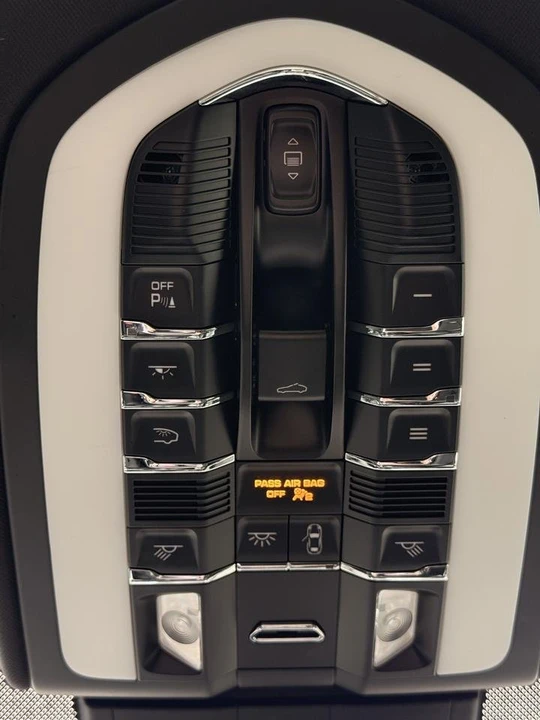 2015 Porsche 958 Cayenne - Image 8 of 19