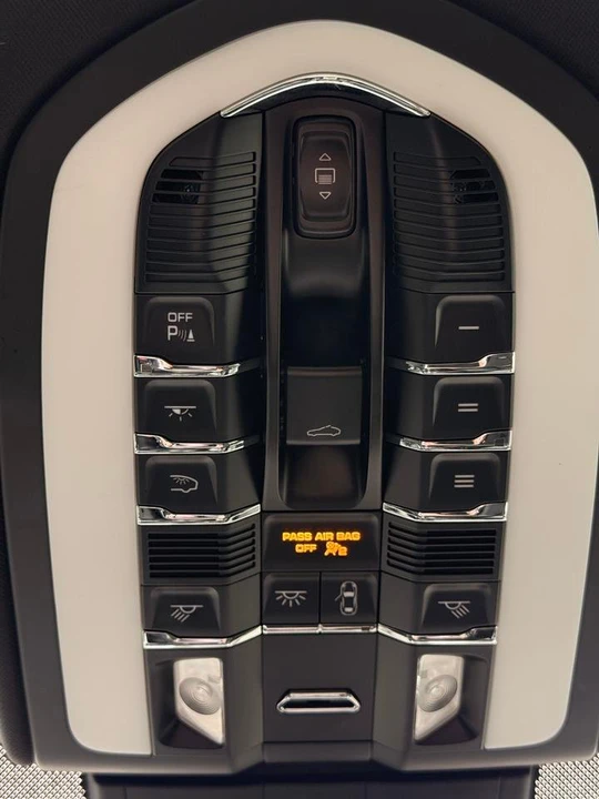 2015 Porsche 958 Cayenne S - Image 8 of 20