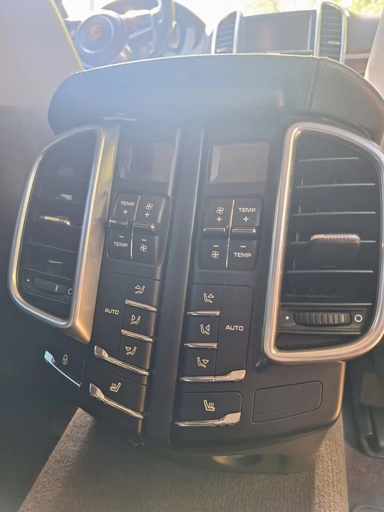 2015 Porsche 958 Cayenne - Image 13 of 20