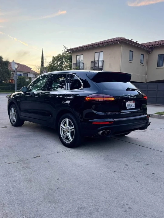 2015 Porsche 958 Cayenne - Image 2 of 15