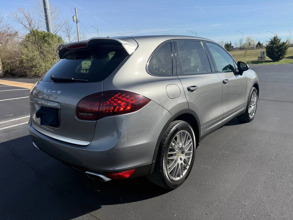 2015 Porsche 958 Cayenne - Image 3 of 8