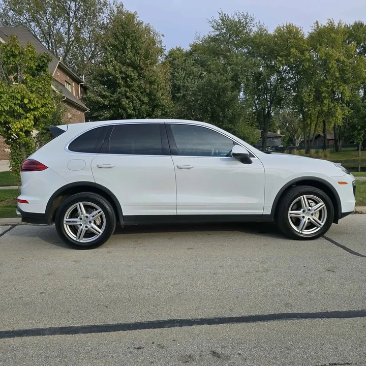 2015 Porsche 958 Cayenne S - Image 7 of 14