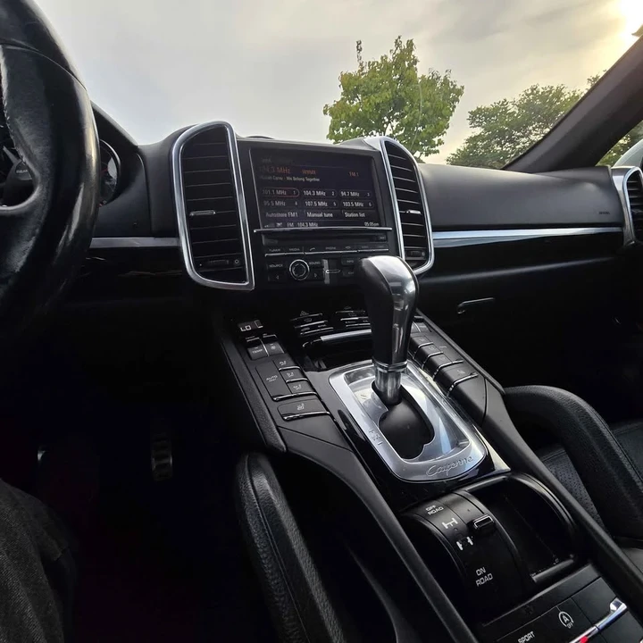 2015 Porsche 958 Cayenne S - Image 12 of 14