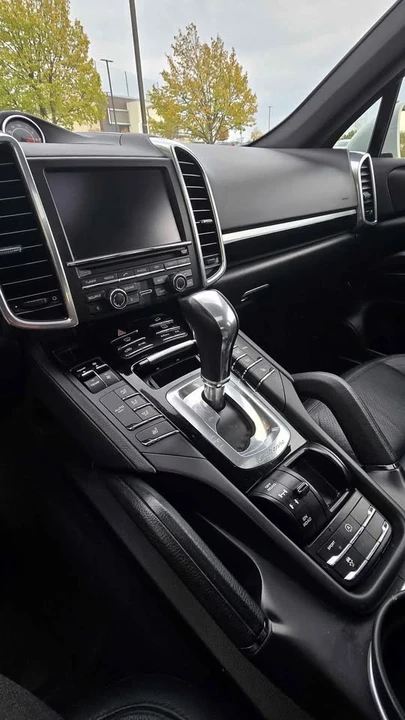 2015 Porsche 958 Cayenne S - Image 9 of 14