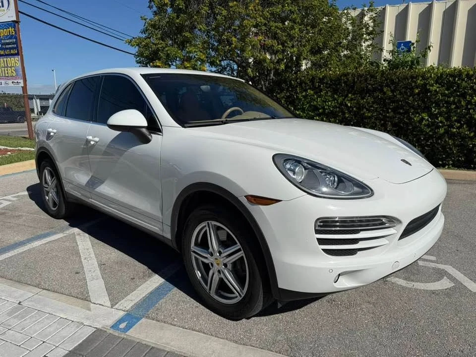 2015 Porsche 958 Cayenne S - Image 3 of 12