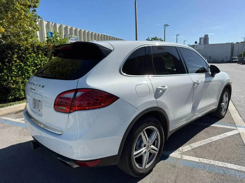 2015 Porsche 958 Cayenne S - Image 11 of 12