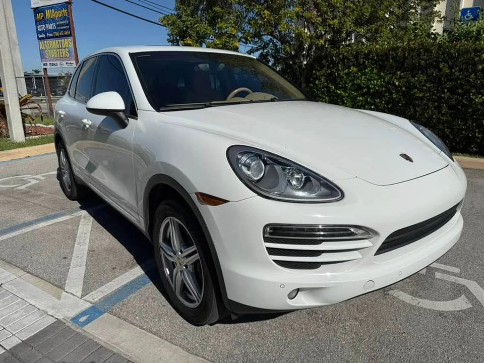 2015 Porsche 958 Cayenne S - Image 2 of 12