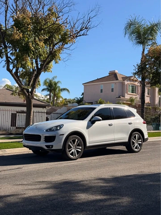 2015 Porsche 958 Cayenne S - Image 2 of 13