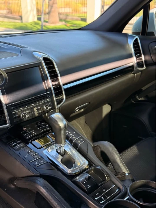 2015 Porsche 958 Cayenne S - Image 10 of 13