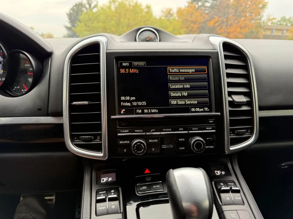 2015 Porsche 958 Cayenne S - Image 9 of 11
