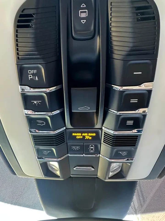 2015 Porsche 958 Cayenne S - Image 11 of 20