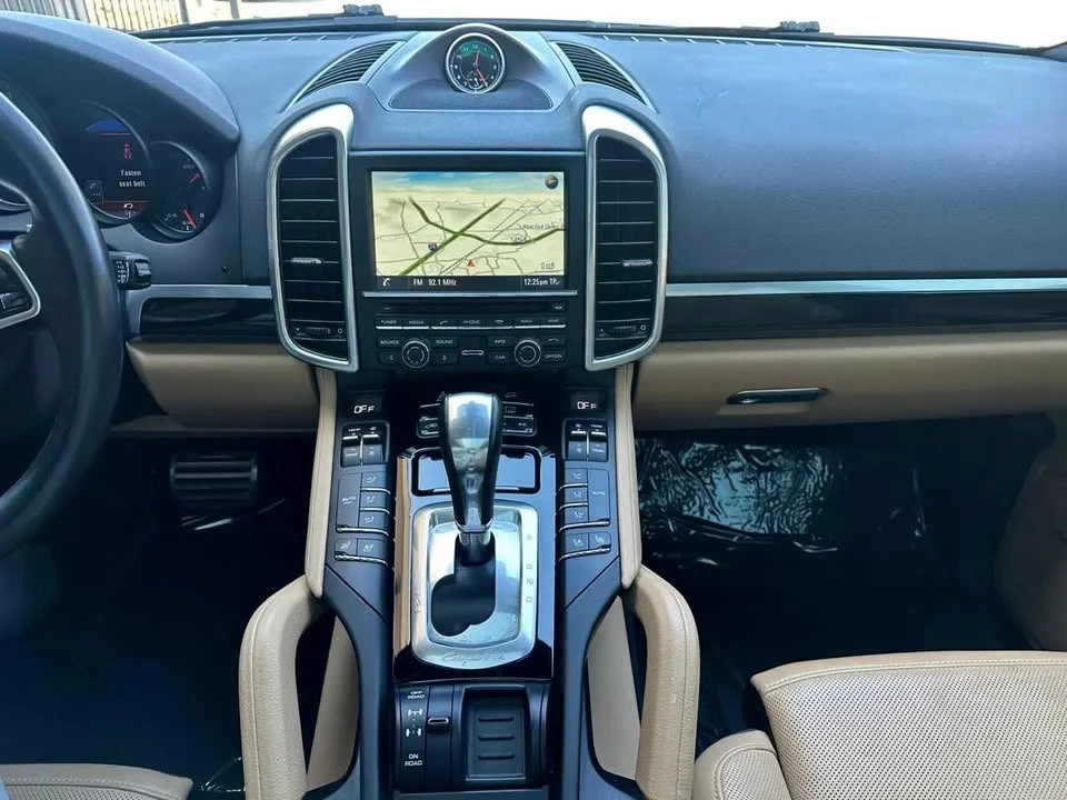 2015 Porsche 958 Cayenne S - Image 9 of 20
