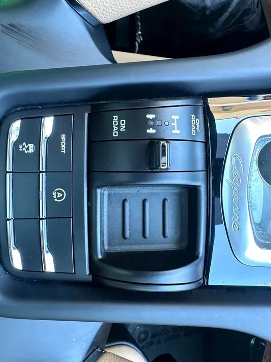 2015 Porsche 958 Cayenne S - Image 10 of 20