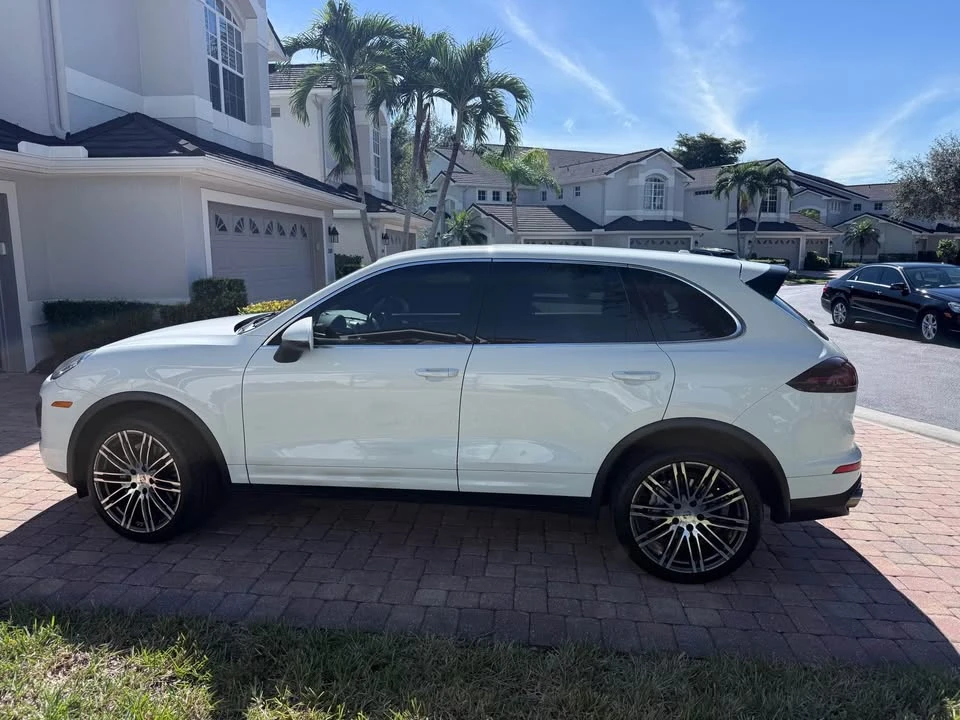 2015 Porsche 958 Cayenne S - Image 3 of 10