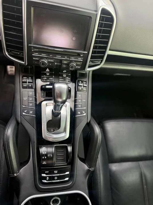 2015 Porsche 958 Cayenne S - Image 12 of 14