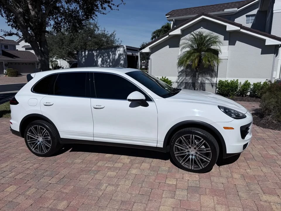 2015 Porsche 958 Cayenne S - Image 4 of 10