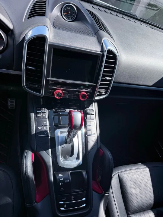 2015 Porsche 958 Cayenne S - Image 9 of 10