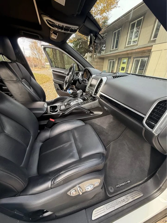 2015 Porsche 958 Cayenne S - Image 10 of 14