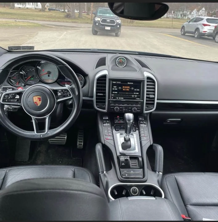 2015 Porsche 958 Cayenne S - Image 9 of 13