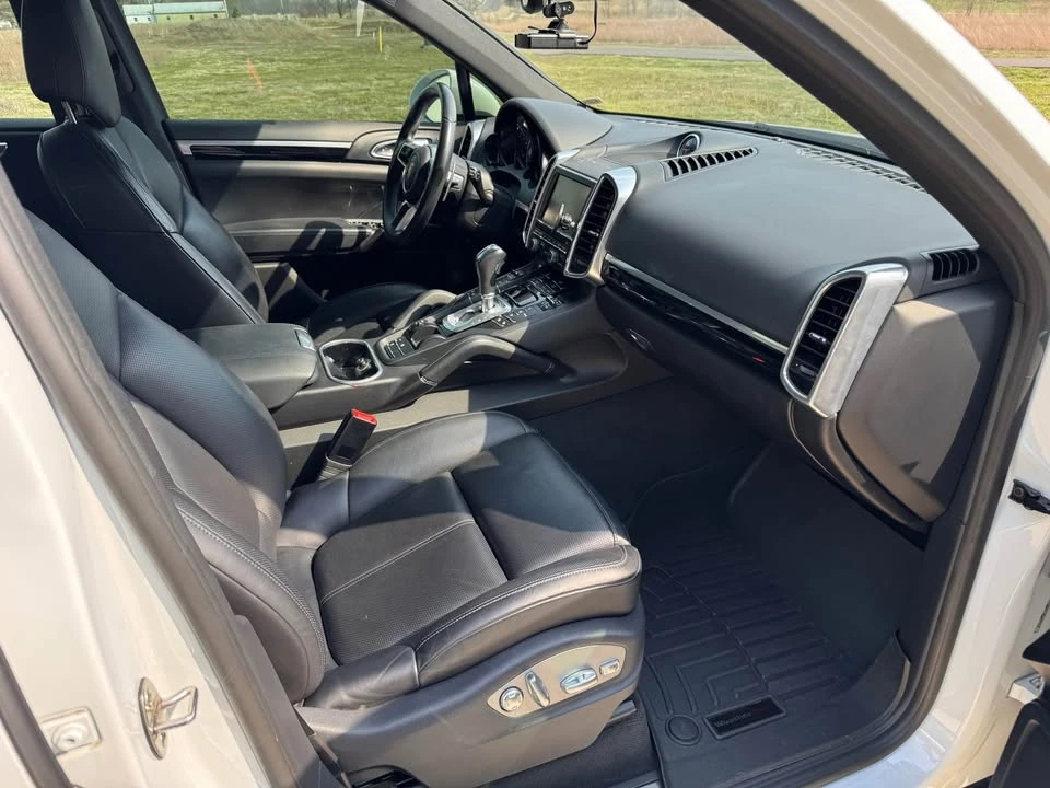 2015 Porsche 958 Cayenne S - Image 5 of 14