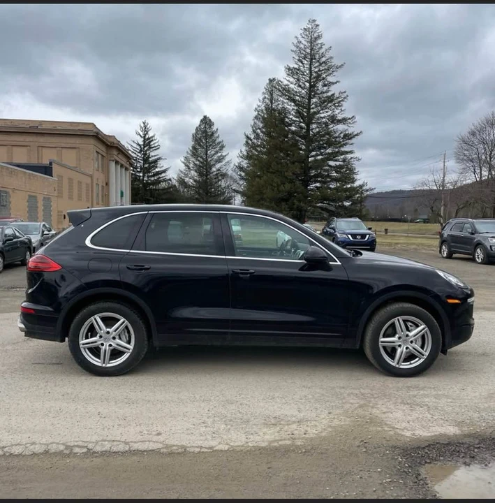 2015 Porsche 958 Cayenne S - Image 2 of 13