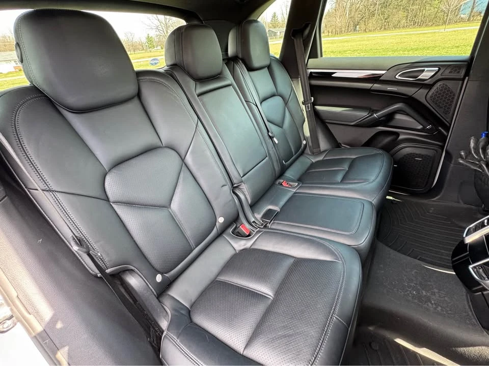 2015 Porsche 958 Cayenne S - Image 9 of 14