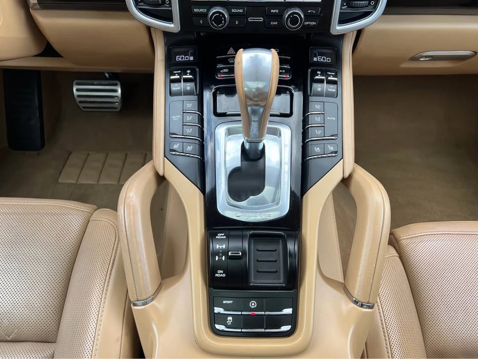 2015 Porsche 958 Cayenne S - Image 13 of 16