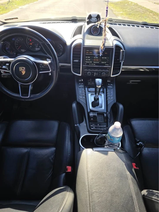 2015 Porsche 958 Cayenne S - Image 2 of 10