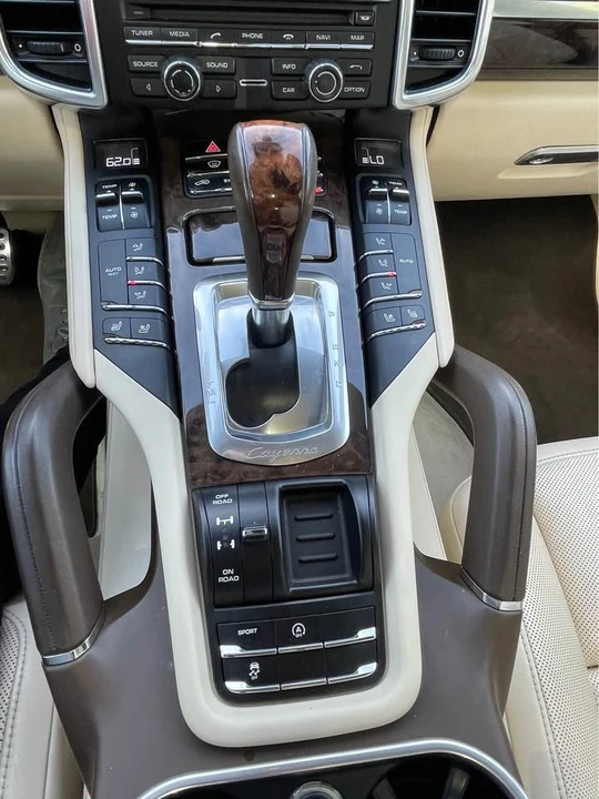2015 Porsche 958 Cayenne S - Image 14 of 16