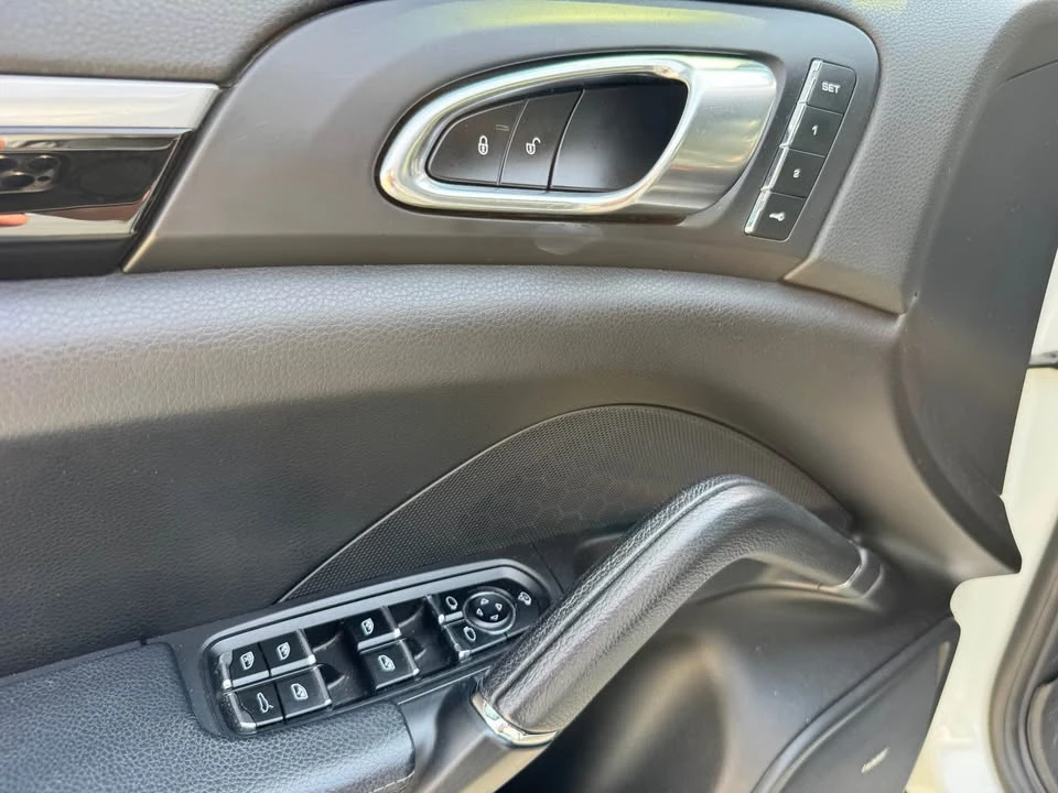 2015 Porsche 958 Cayenne S - Image 8 of 14