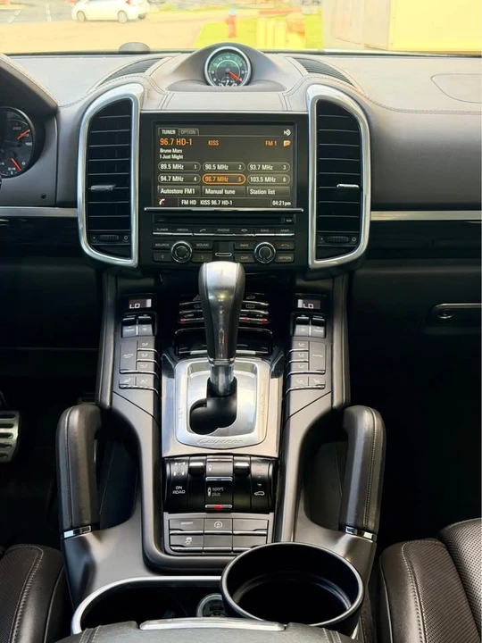 2015 Porsche 958 Cayenne S - Image 14 of 20