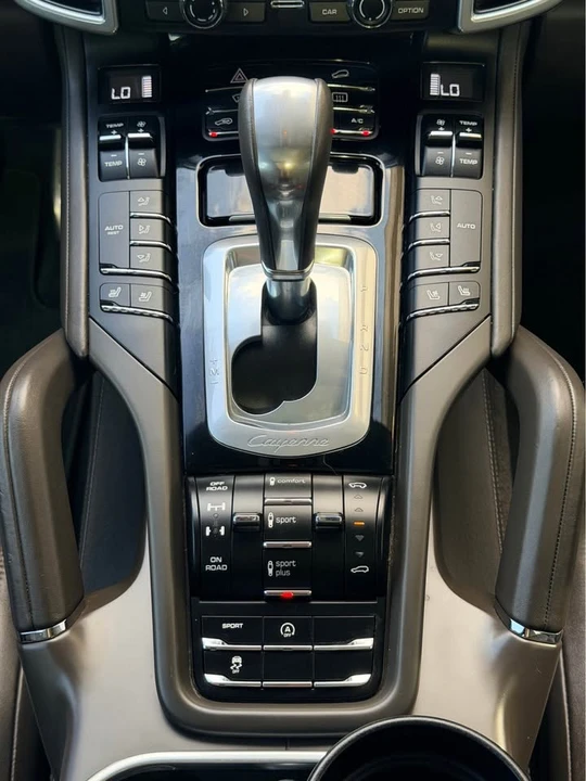 2015 Porsche 958 Cayenne S - Image 17 of 20