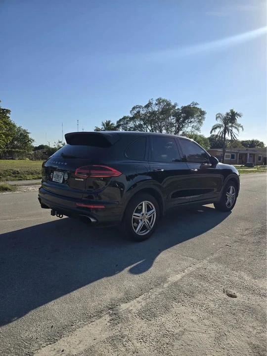 2015 Porsche 958 Cayenne S - Image 7 of 10