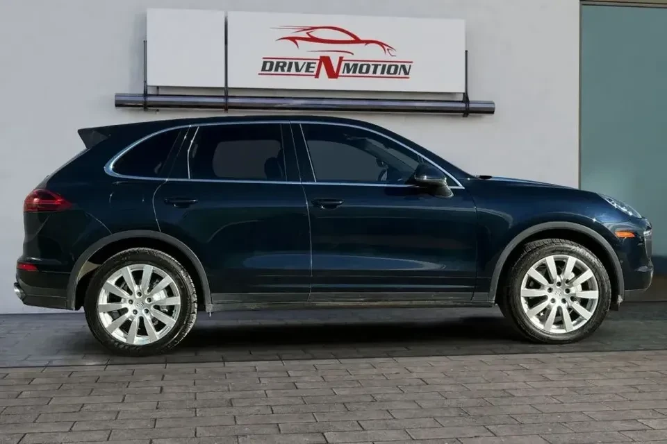 2015 Porsche 958 Cayenne S - Image 2 of 5