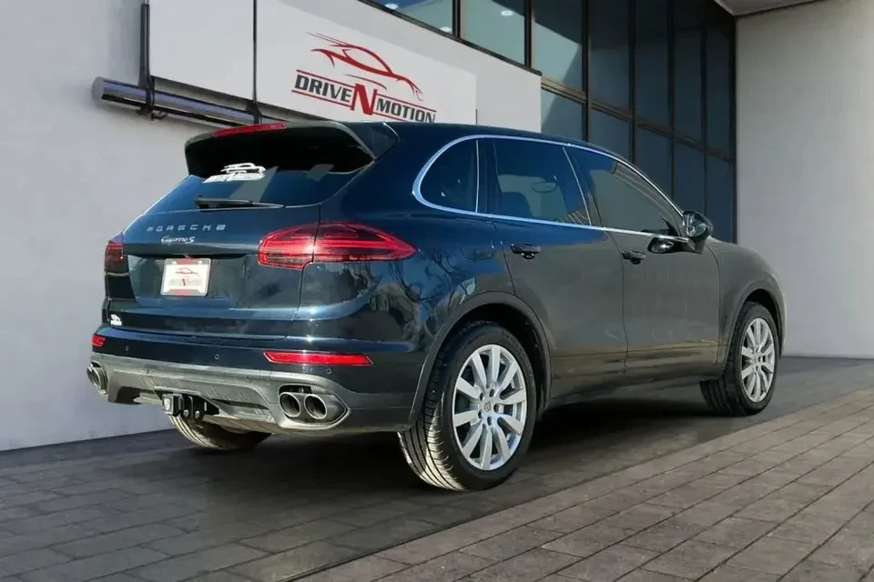 2015 Porsche 958 Cayenne S - Image 3 of 5