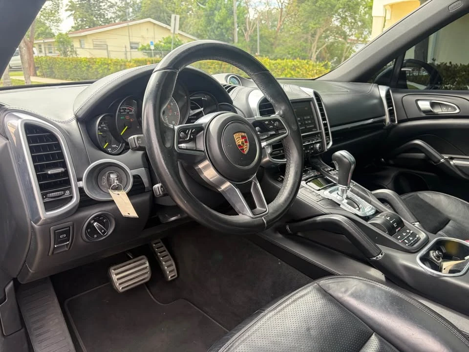 2015 Porsche 958 Cayenne S - Image 9 of 10