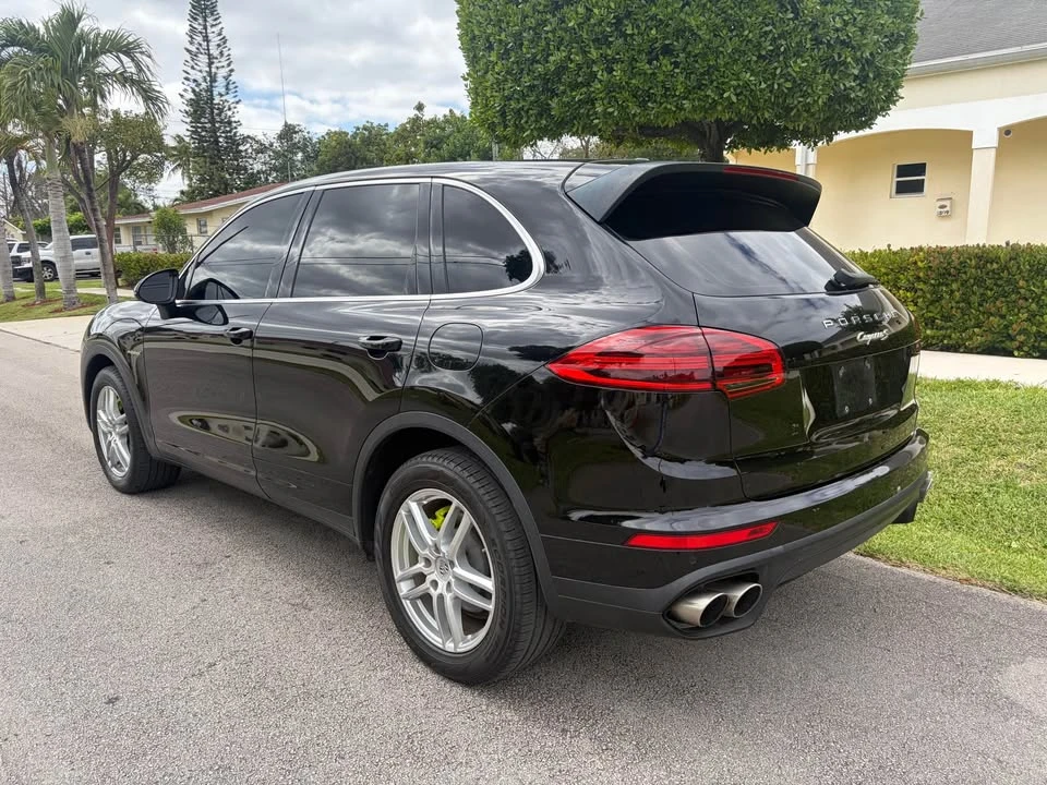 2015 Porsche 958 Cayenne S - Image 2 of 10