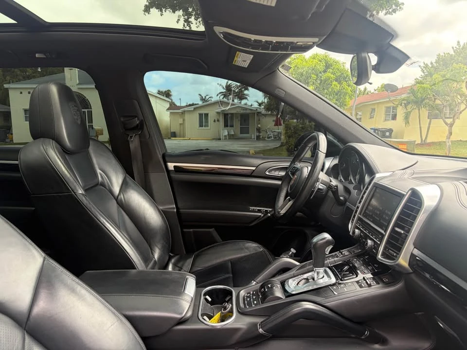 2015 Porsche 958 Cayenne S - Image 7 of 10
