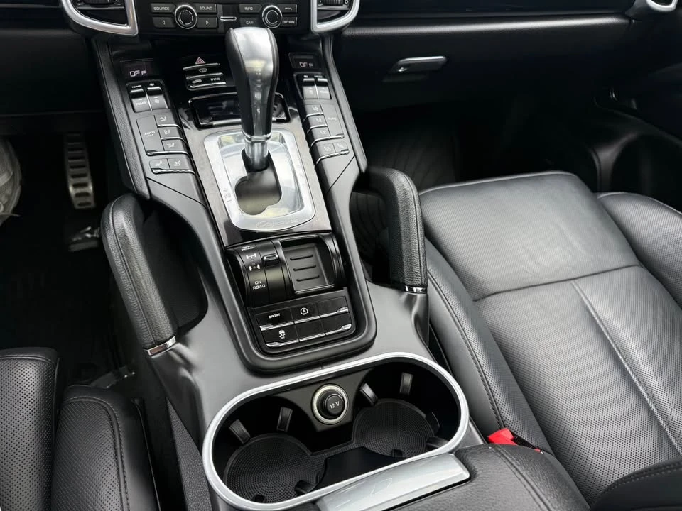 2015 Porsche 958 Cayenne S - Image 16 of 19