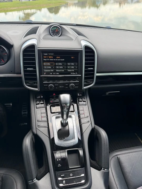2015 Porsche 958 Cayenne S - Image 16 of 20