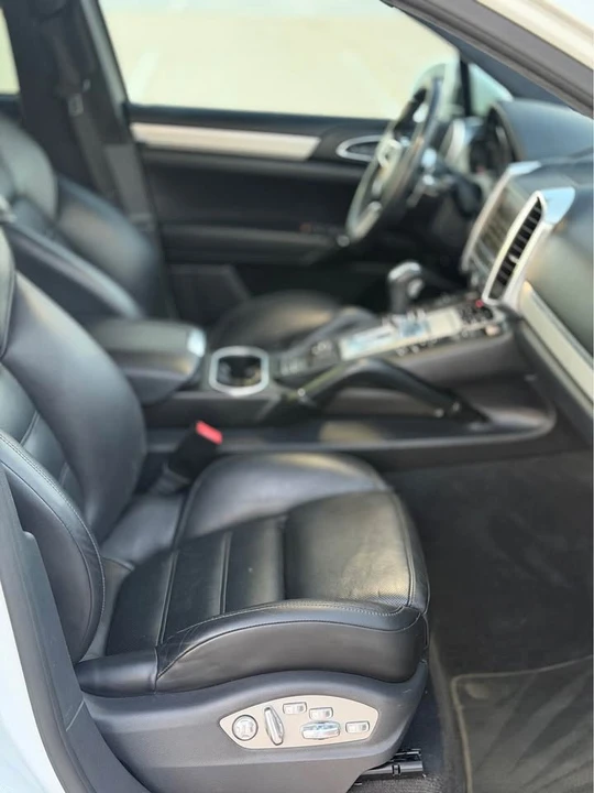 2015 Porsche 958 Cayenne Turbo - Image 13 of 20