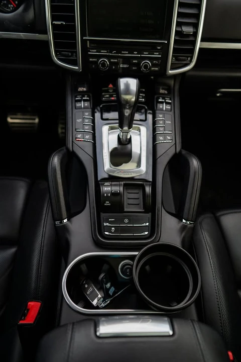 2015 Porsche 958 Cayenne S - Image 9 of 14