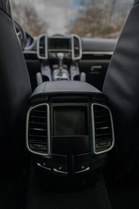 2015 Porsche 958 Cayenne S - Image 11 of 14