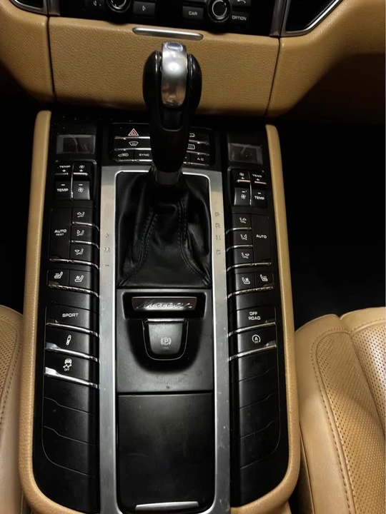 2015 Porsche 958 Cayenne S - Image 6 of 12