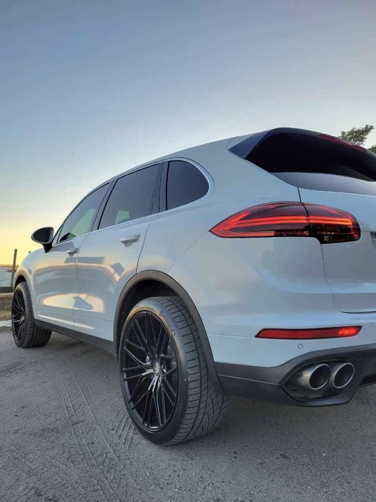 2015 Porsche 958 Cayenne S - Image 10 of 11