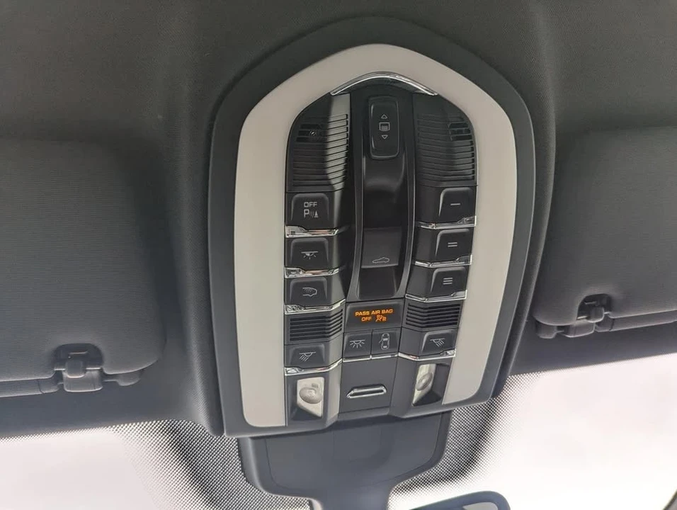 2015 Porsche 958 Cayenne S - Image 19 of 20