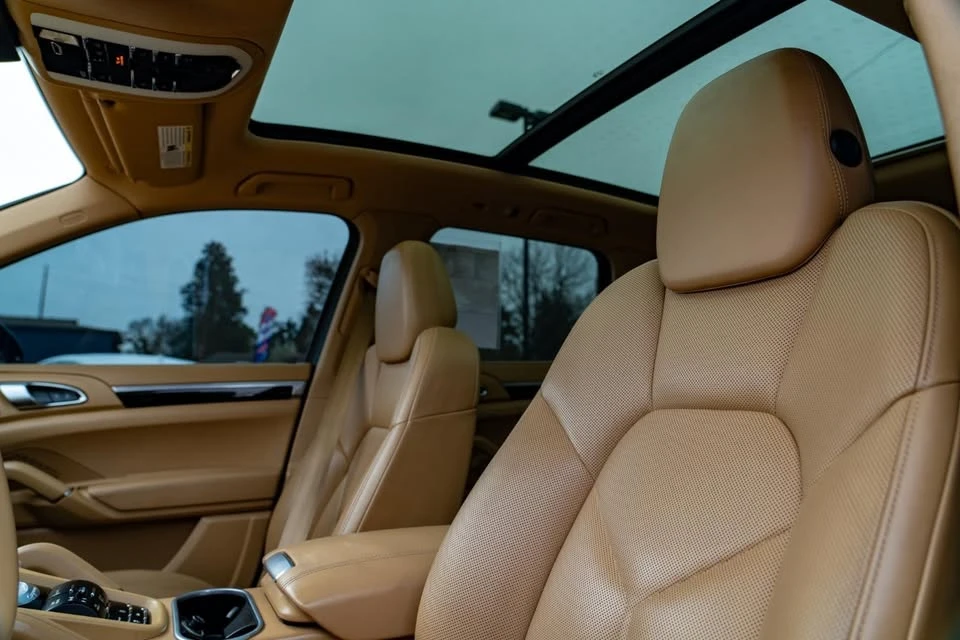 2015 Porsche 958 Cayenne S - Image 14 of 17