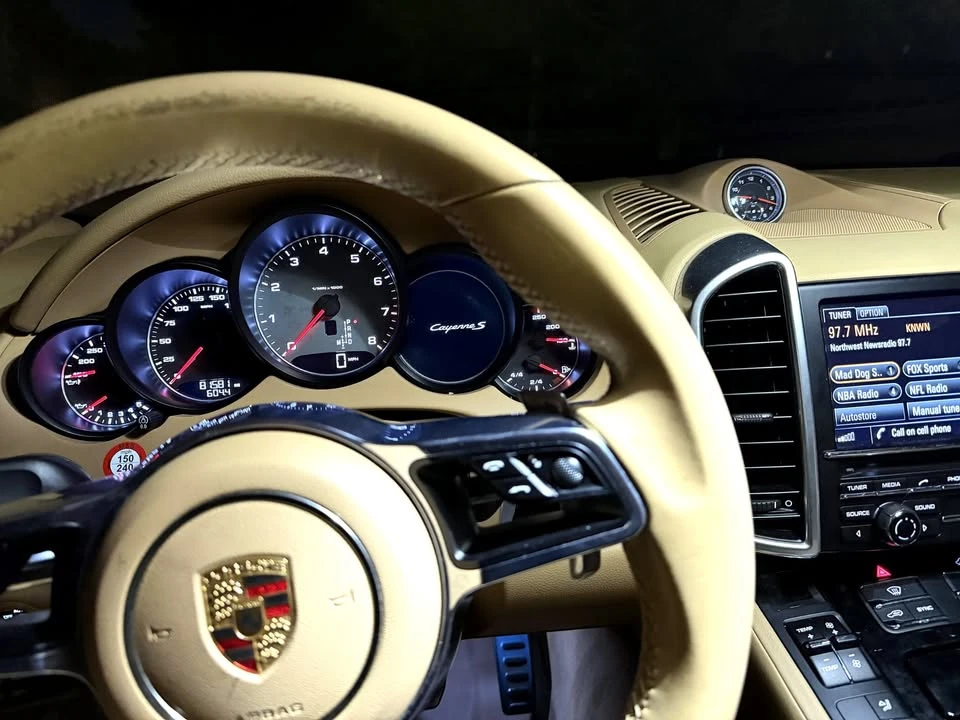 2015 Porsche 958 Cayenne S - Image 9 of 16