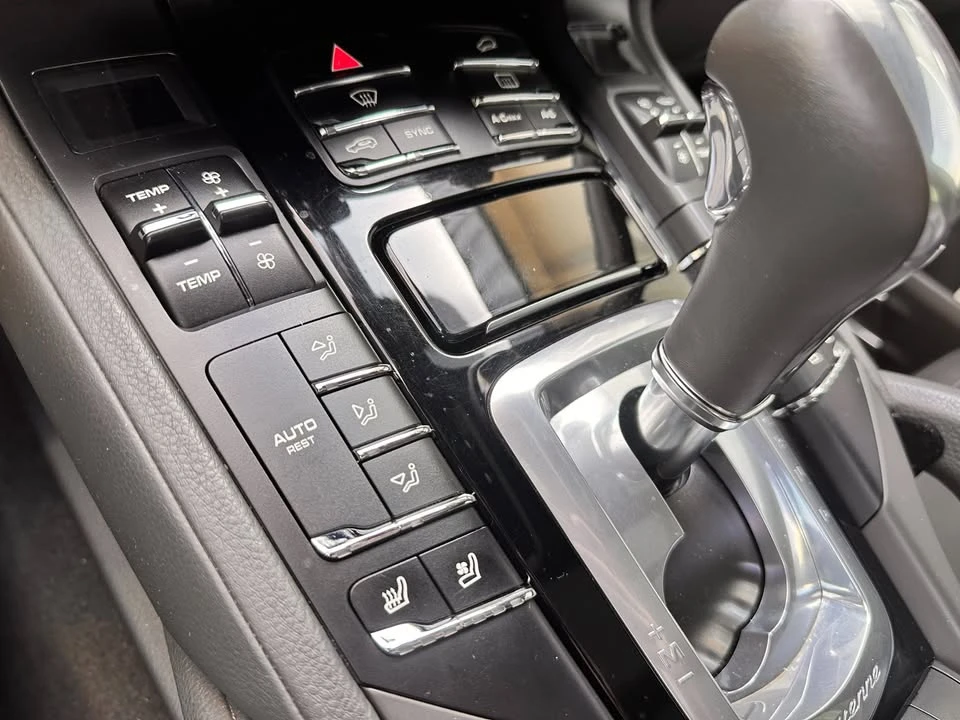 2015 Porsche 958 Cayenne S - Image 6 of 10
