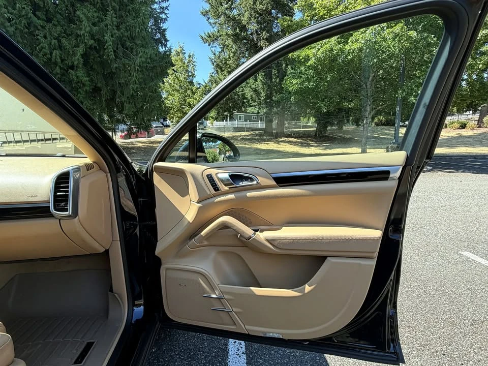 2015 Porsche 958 Cayenne S - Image 8 of 16